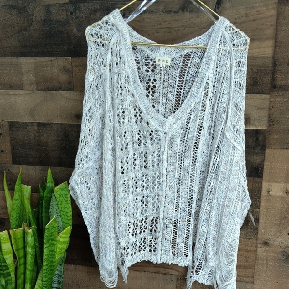 POL Light Gray Open-Knit V-Neck Sweater Size Large - Picture 1 of 5